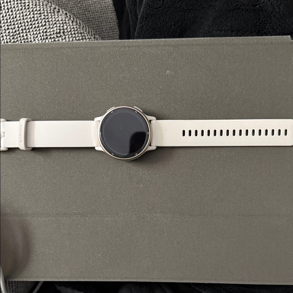 Garmin Smartwatch with White Band and Black Face